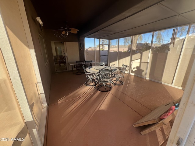 sunroom with ceiling fan