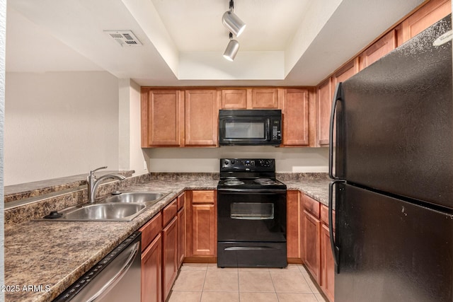 1331 W Baseline Rd Unit 167, Mesa, AZ 85202 - kitchen with black appliances, light tile patterned floors, rail lighting, and dark countertops