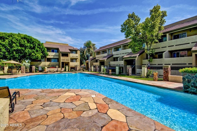 1331 W Baseline Rd Unit 167, Mesa, AZ 85202 - community pool with a residential view and a patio area