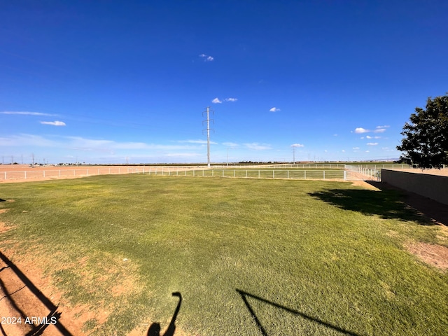 view of yard featuring a rural view