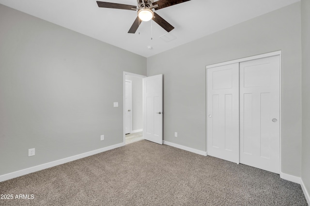 unfurnished bedroom with carpet flooring, a ceiling fan, baseboards, and a closet