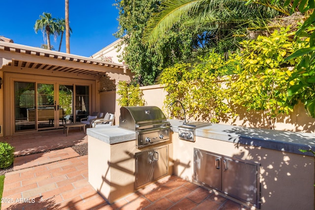 view of patio featuring an outdoor kitchen and grilling area