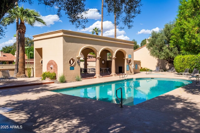 view of swimming pool featuring a patio