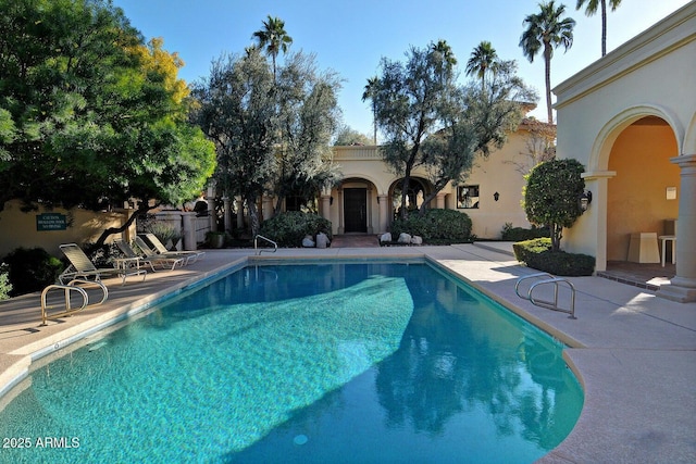 view of swimming pool featuring a patio