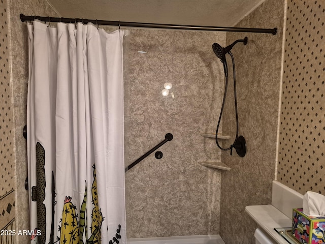 1118 E Orangewood Ave, Phoenix, AZ 85020 - bathroom with a shower with curtain