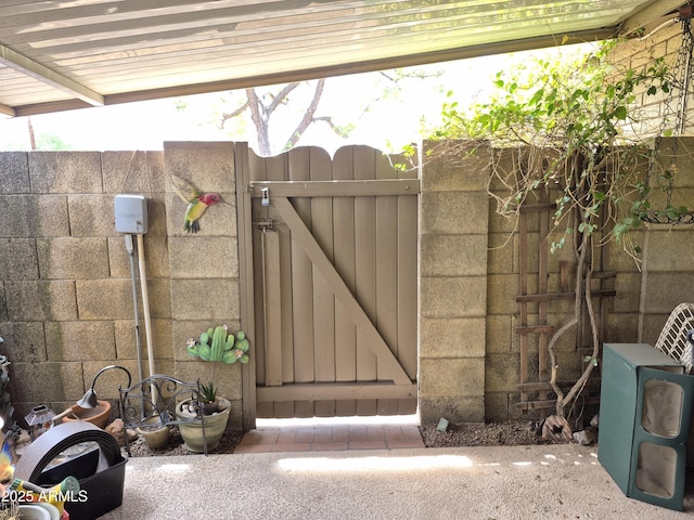 1118 E Orangewood Ave, Phoenix, AZ 85020 - view of gate