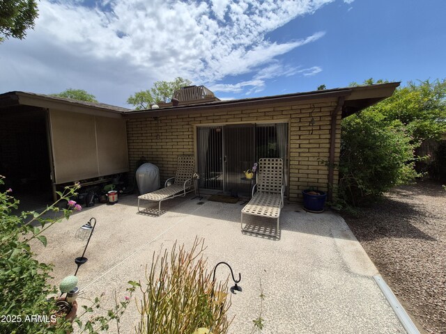 1118 E Orangewood Ave, Phoenix, AZ 85020 - view of patio / terrace