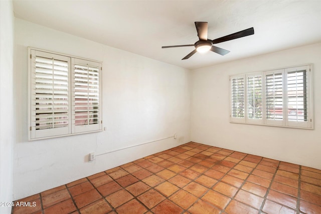 empty room with ceiling fan