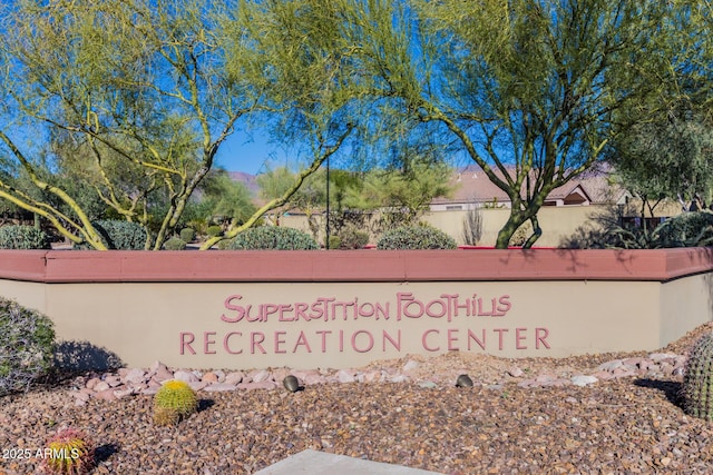 view of community / neighborhood sign