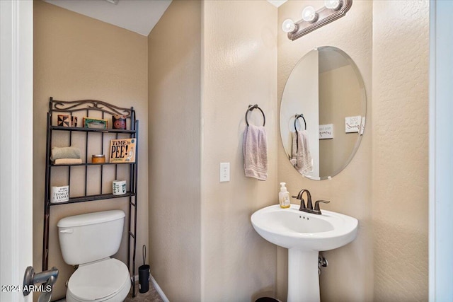 bathroom featuring toilet and sink