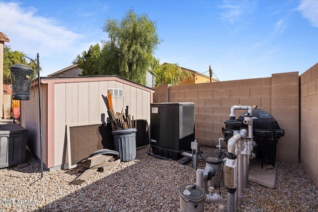 view of yard with a storage shed