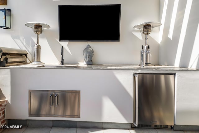 5929 E Indian School Rd, Phoenix, AZ 85018 - detailed view of freestanding refrigerator and a sink