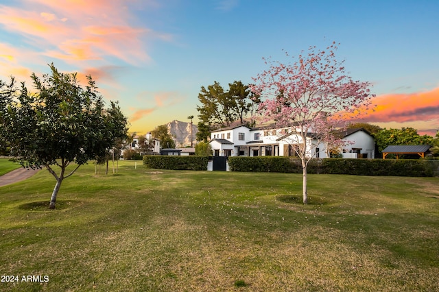 5929 E Indian School Rd, Phoenix, AZ 85018 - view of grassy yard