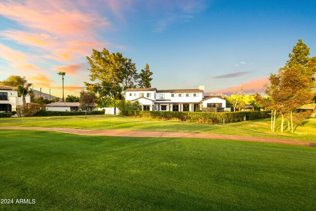 5929 E Indian School Rd, Phoenix, AZ 85018 - surrounding community with a yard