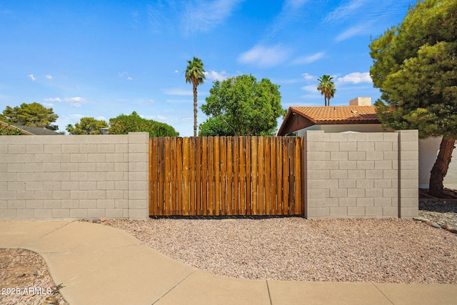 2264 S Don Carlos, Mesa, AZ 85202 - view of gate