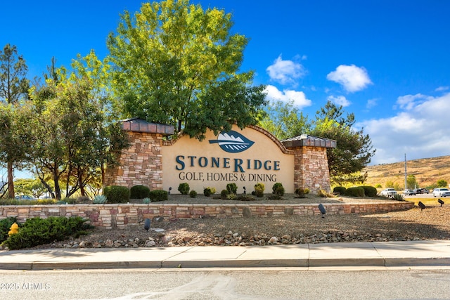 view of community / neighborhood sign