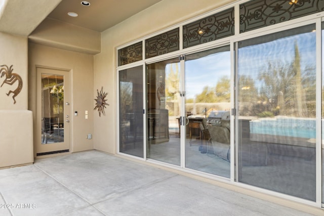 entrance to property featuring a patio area