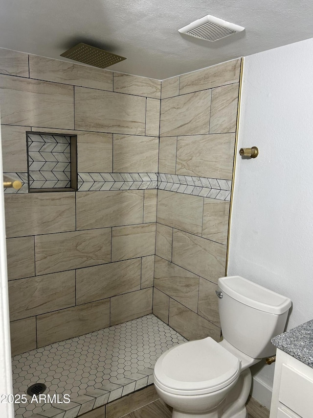 937 W Cocopah St, Phoenix, AZ 85007 - bathroom featuring toilet, a tile shower, and vanity