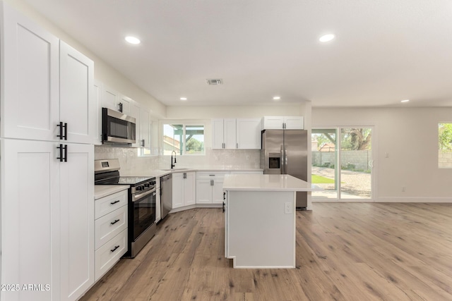 1521 W Jacinto Ave, Mesa, AZ 85202 - kitchen with stainless steel appliances, tasteful backsplash, plenty of natural light, and recessed lighting