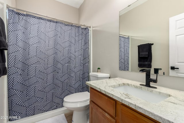 full bathroom featuring vanity, toilet, and a shower with shower curtain