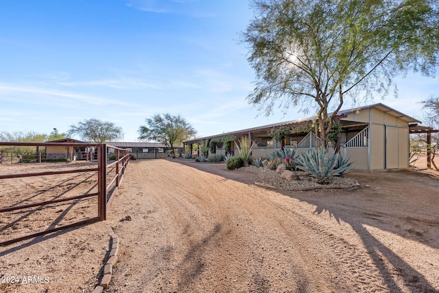 view of front of home featuring an outdoor structure