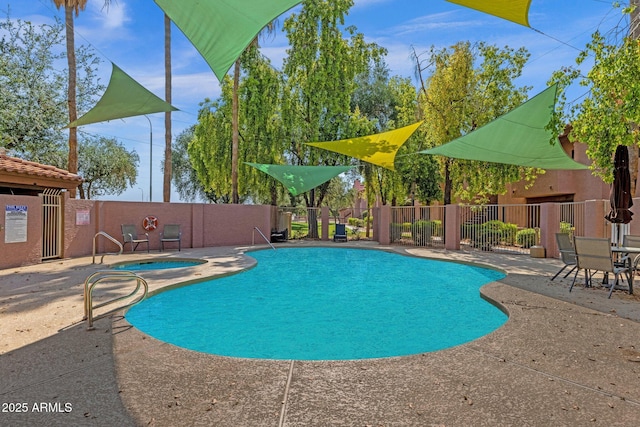 1075 E Chandler Blvd Unit 212, Chandler, AZ 85225 - community pool featuring a community hot tub and a patio