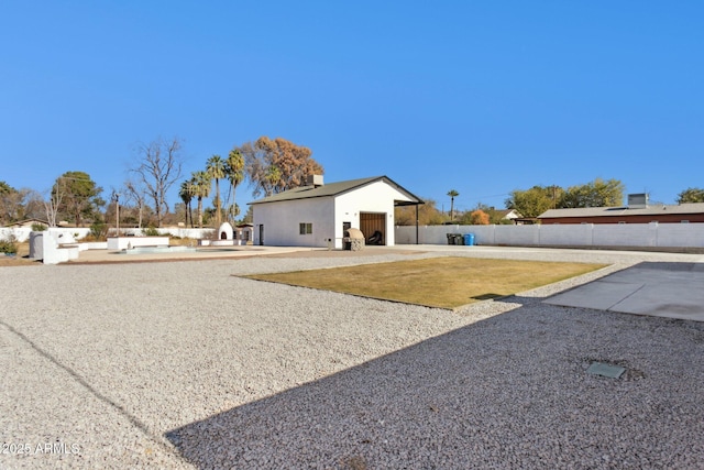 view of yard featuring a patio area