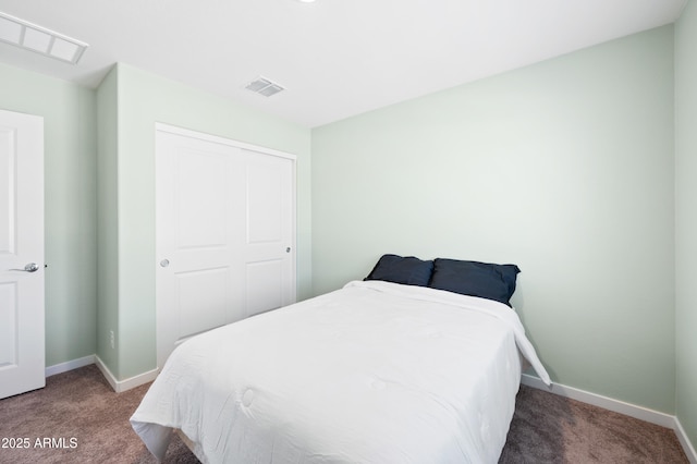 bedroom featuring carpet floors and a closet