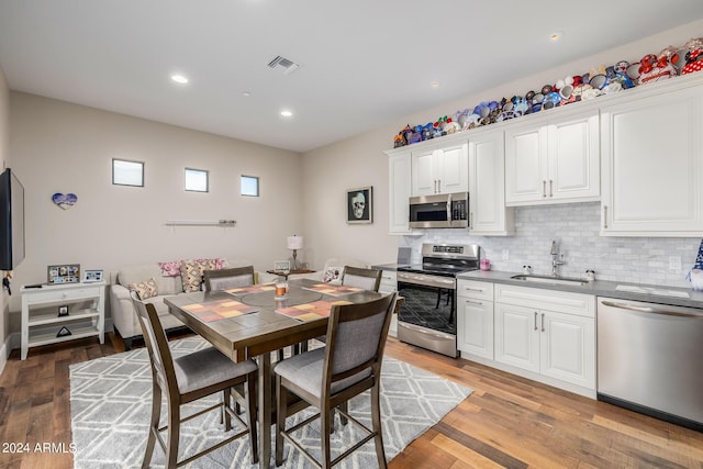 dining space featuring sink and light hardwood / wood-style floors