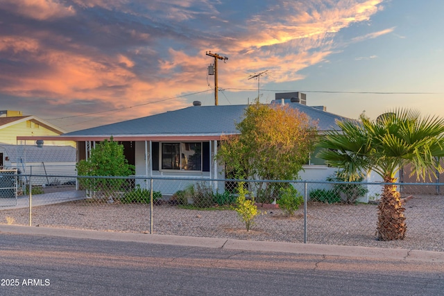 117 Peretz Cir, Morristown, AZ 85342 - view of front facade featuring a fenced front yard