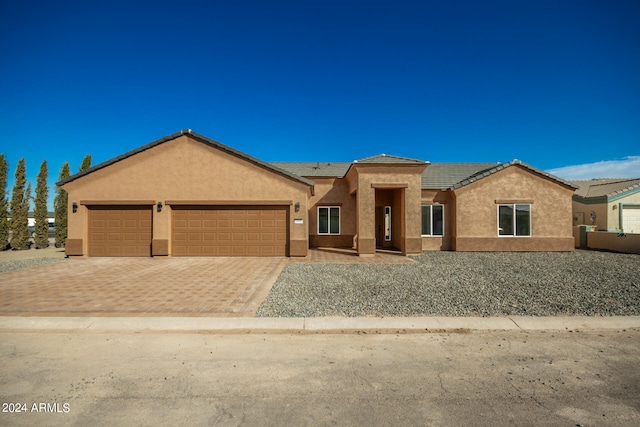 view of front facade featuring a garage