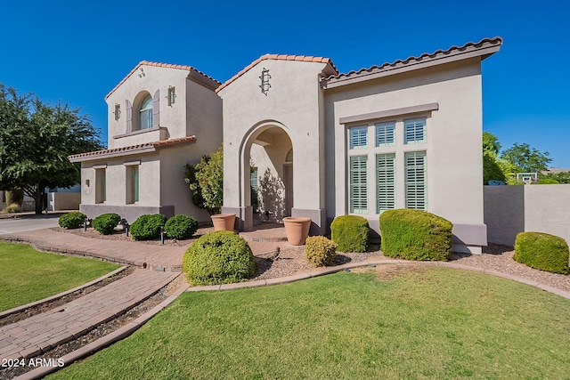 1912 E Gemini Pl, Chandler, AZ 85249 - mediterranean / spanish-style house featuring stucco siding, a front yard, and a tiled roof