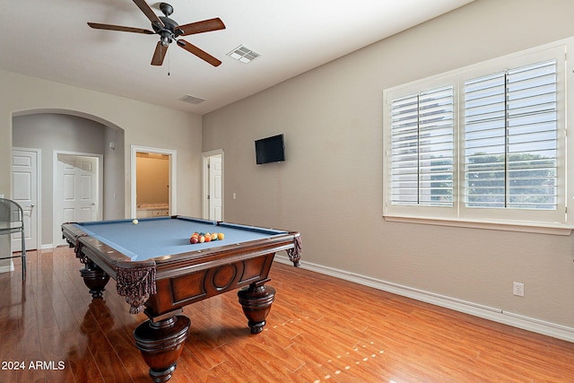 rec room featuring ceiling fan, wood-type flooring, and billiards