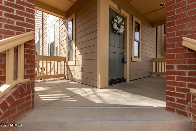 property entrance featuring a porch