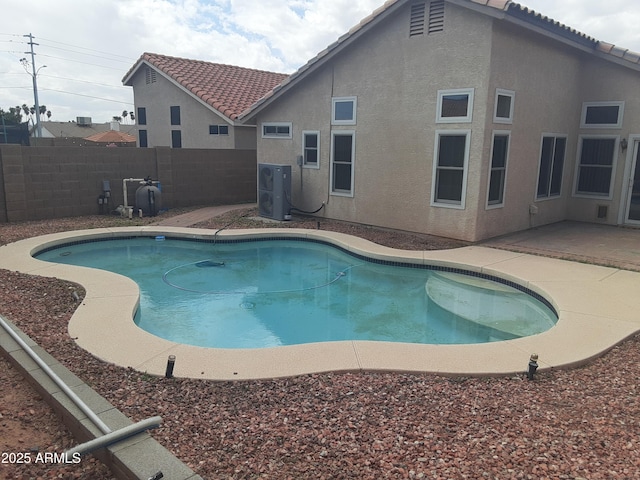12205 N 41st Ln, Phoenix, AZ 85029 - view of swimming pool with a fenced backyard and a patio area