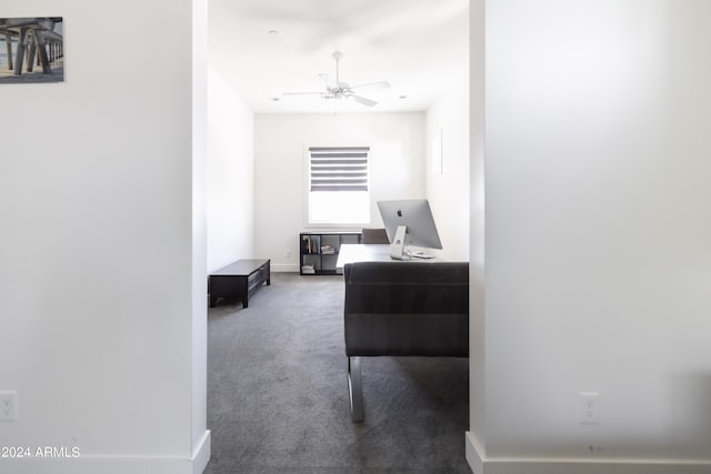 carpeted living room featuring ceiling fan