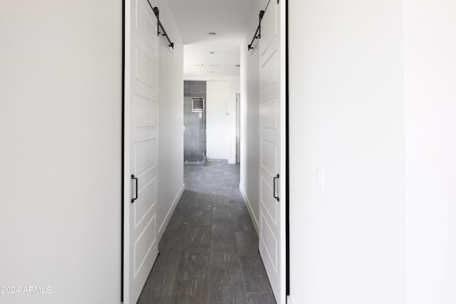 corridor featuring a barn door