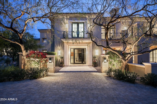 entrance to property featuring a balcony