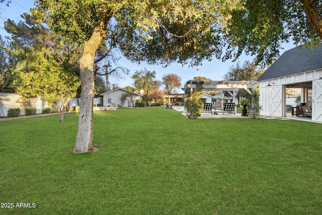 view of yard featuring a pergola