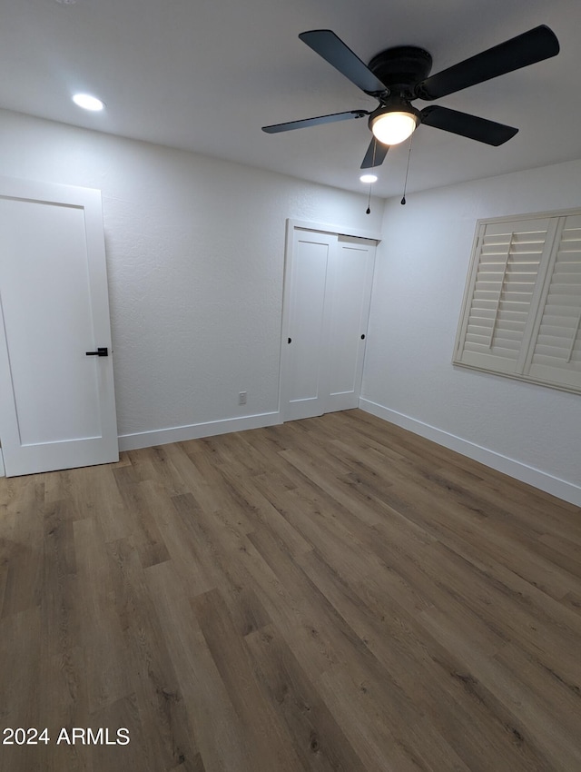 unfurnished room featuring dark hardwood / wood-style flooring and ceiling fan