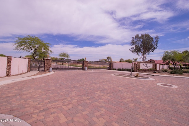 Listing photo 2 for 811 N Poinciana Ct Unit 10, Gilbert AZ 85234