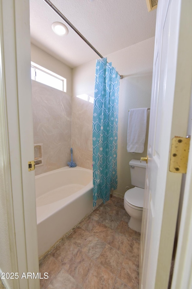 1219 E Avenida Isabela, Casa Grande, AZ 85122 - full bath featuring toilet, shower / bath combo with shower curtain, and a textured ceiling