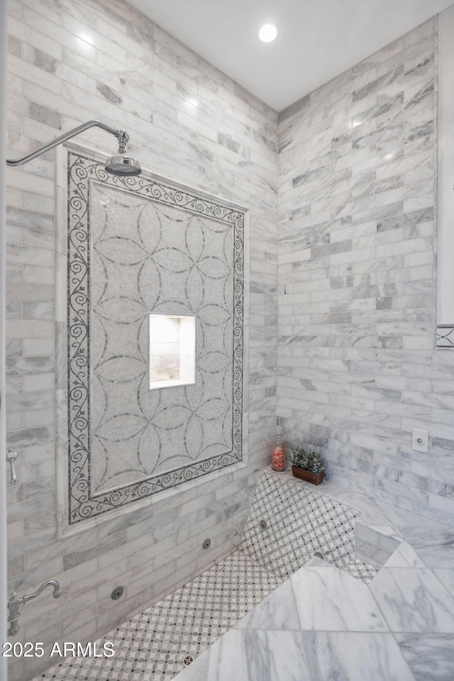 bathroom featuring a tile shower