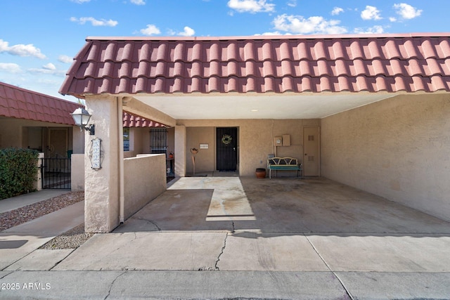 property entrance featuring a carport