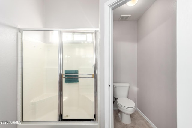 bathroom featuring visible vents, toilet, a shower stall, baseboards, and tile patterned floors