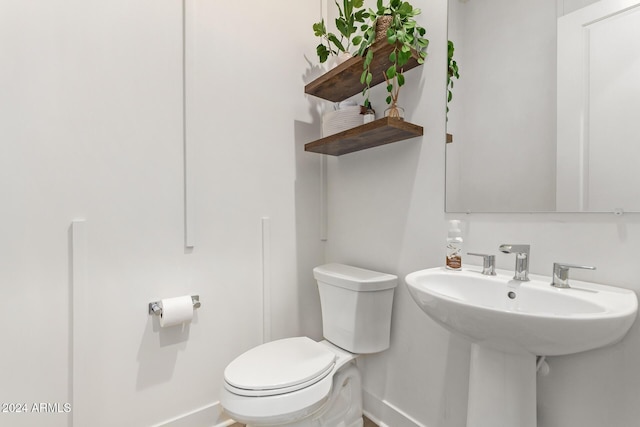 35612 N Lodestone Dr, San Tan Valley, AZ 85144 - bathroom featuring baseboards, toilet, and a sink