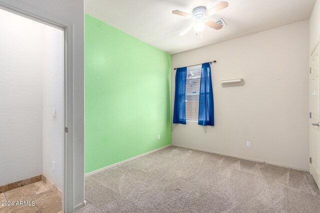 carpeted empty room featuring ceiling fan