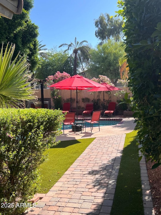 14605 S 35th Pl, Phoenix, AZ 85044 - view of home's community featuring a patio and a pool