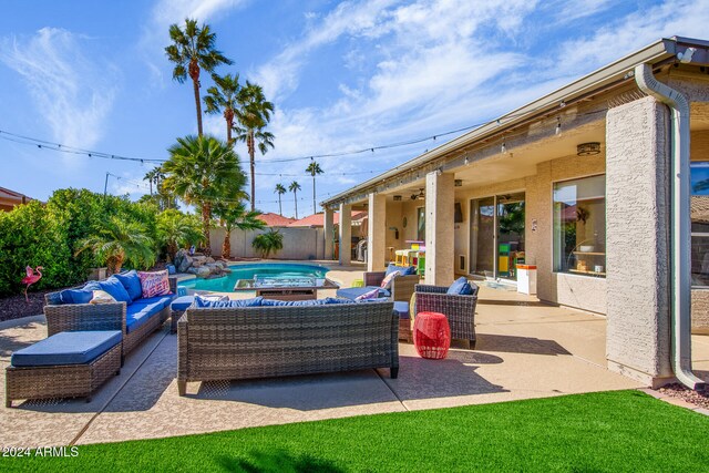 view of patio featuring a fenced in pool, outdoor lounge area, and ceiling fan