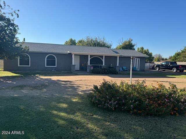 view of front of property with a front yard